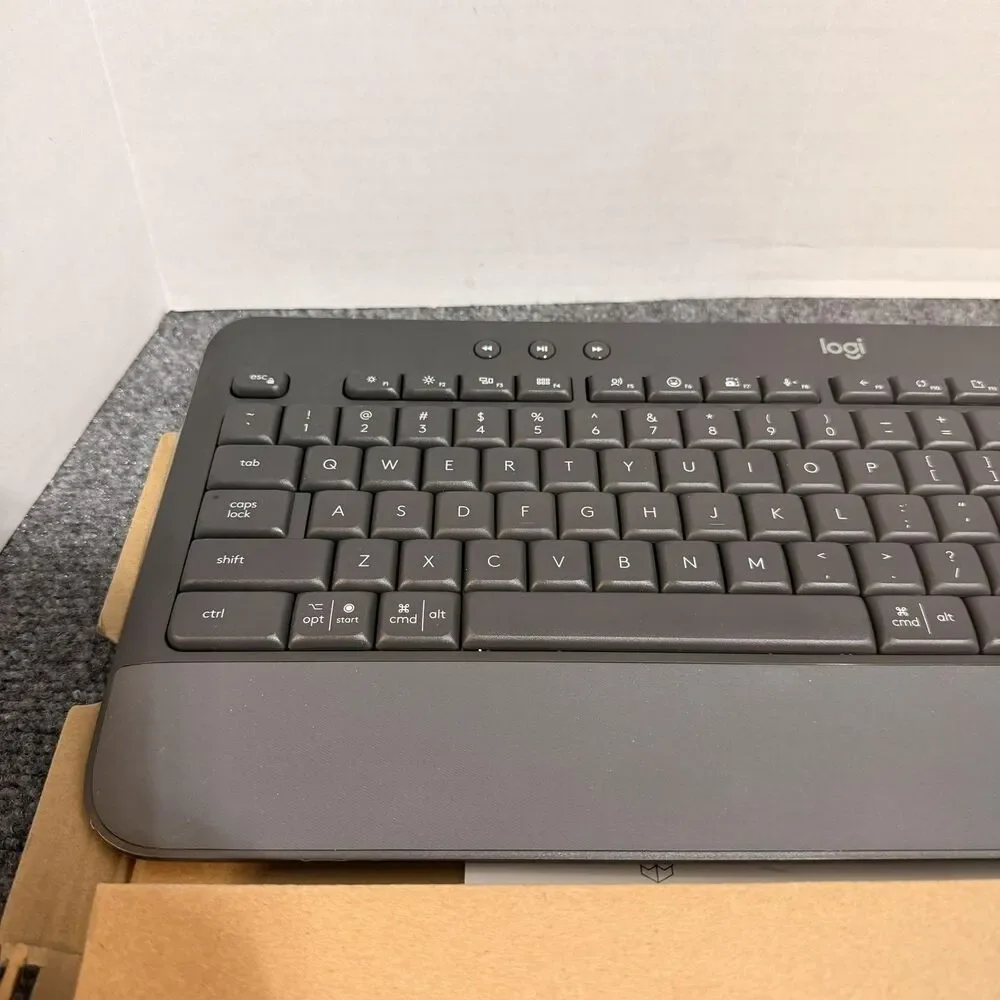 Logitech Signature K650 Wireless Bluetooth Keyboard USB Receiver Gray PC Mac